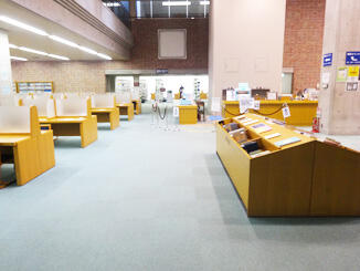 開架図書の画像